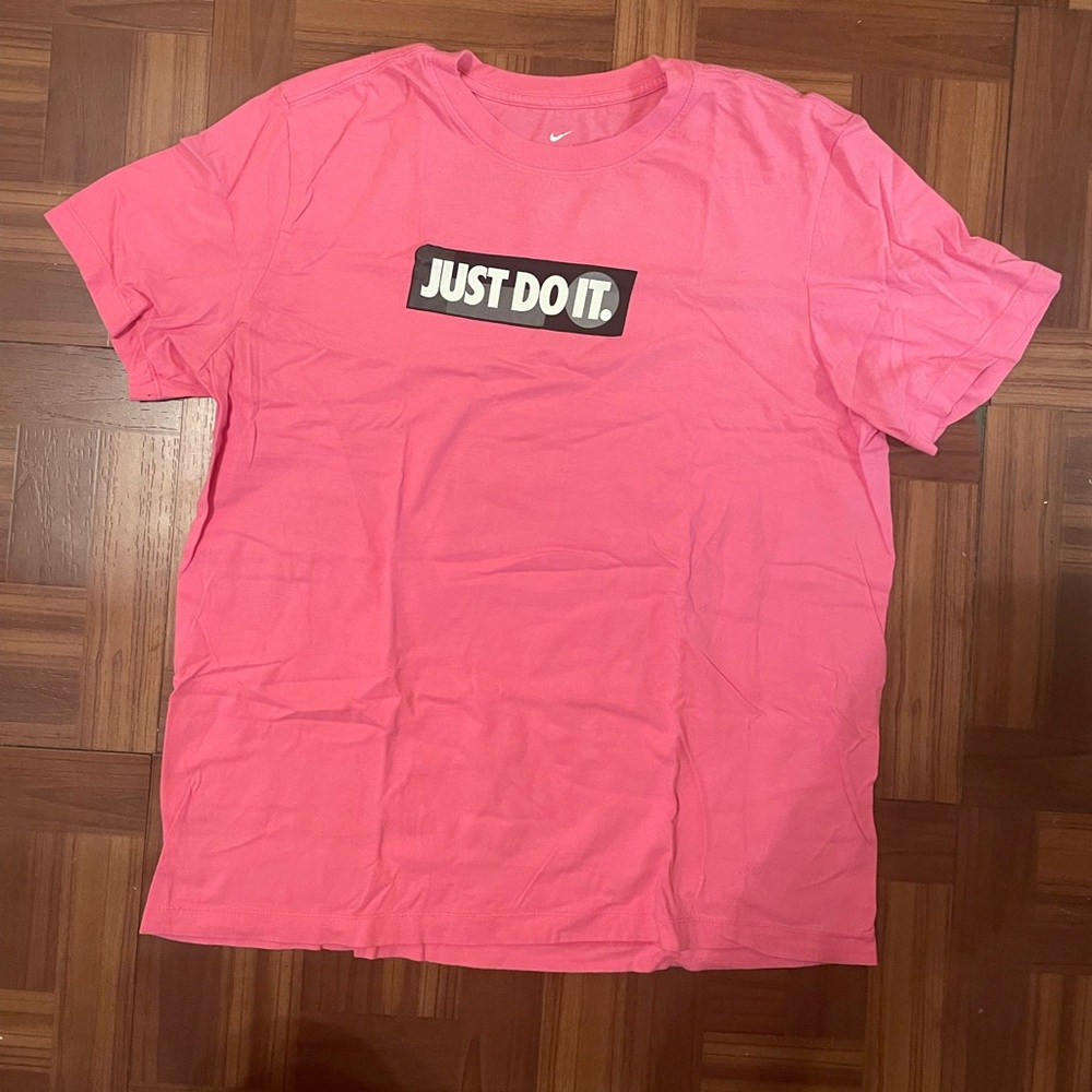 Nike tee